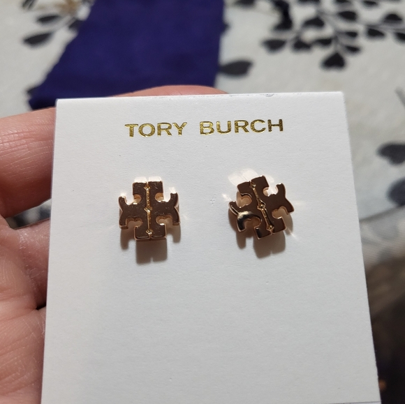 * Sold * Tory Burch Miller Stud Earrings in Rose Gold - Brand New with dust bag! - Picture 2 of 6